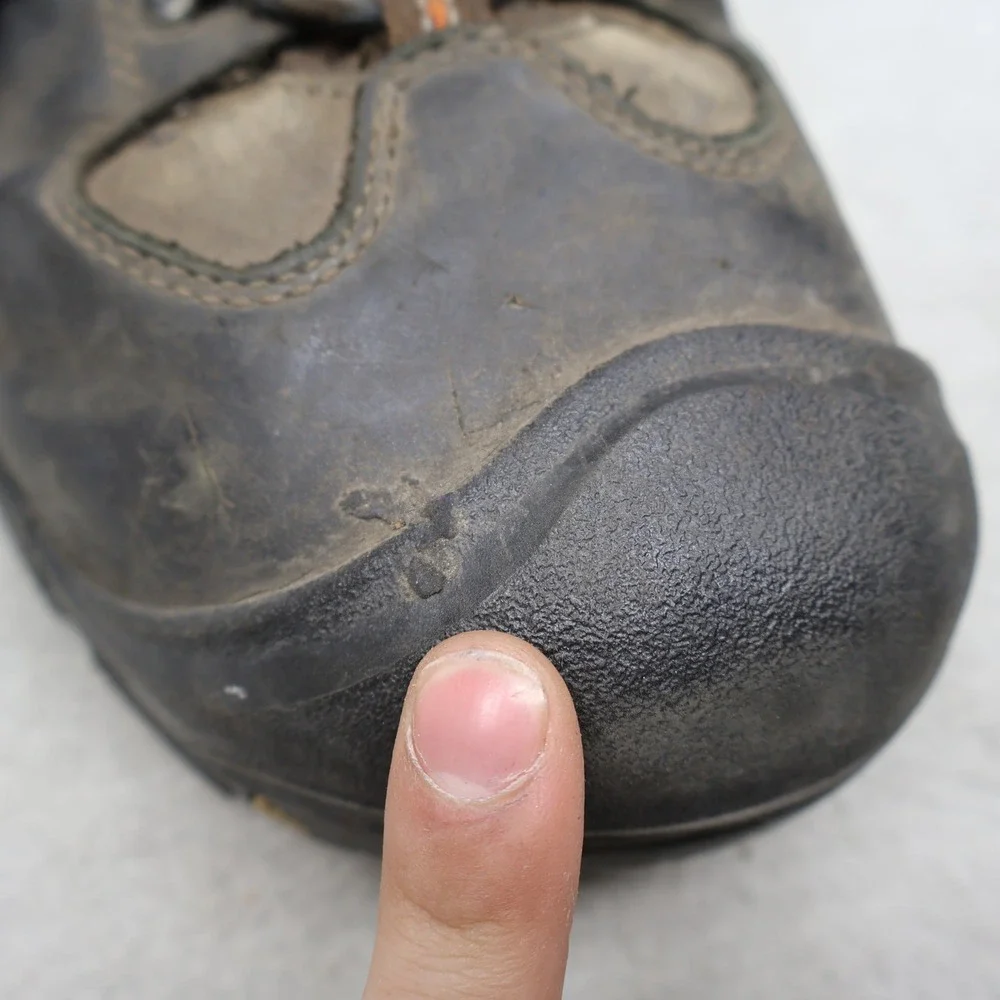 Keen few blemish